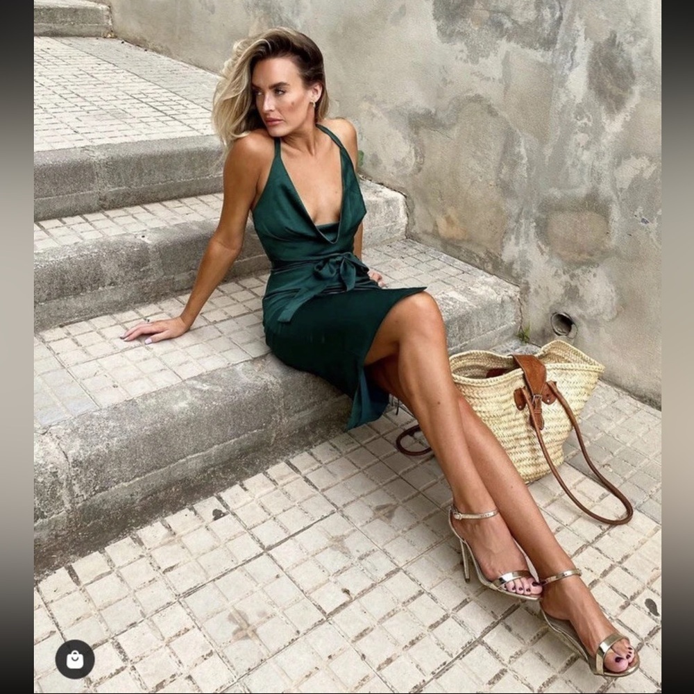 NEW Lavish Alice Wo Midi Emerald Green Satin Cross Back Cowl Neck dress sz 6